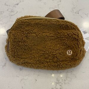 Lululemon Everywhere Belt Bag